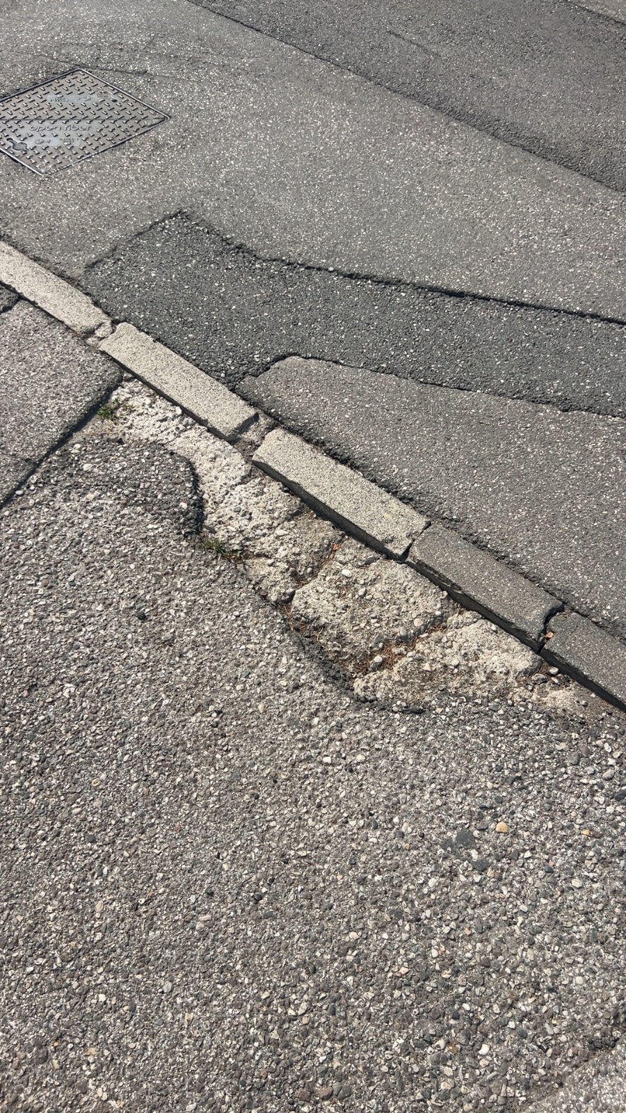 Dissesto stradale in Via Don Giacomo Trevisani