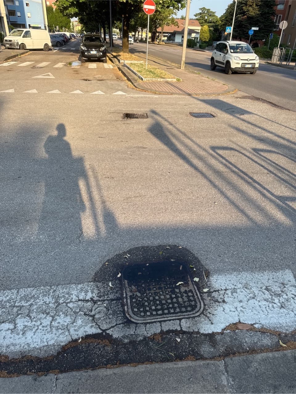 Strisce pedonali completamente cancellate